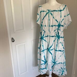 BloomChic White Patterned Dress Sz 14-16